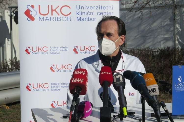 Vojko Flis, ki je zadnja štiri leta vodil UKC Maribor in se mu čez manj kot tri mesece izteče mandat, se je nenadoma znašel na udaru.