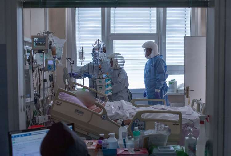 Epidemija covid-19 je UKC Ljubljana samo v prvih štirih mesecih leta prinesla 50 milijonov evrov državne pomoči.