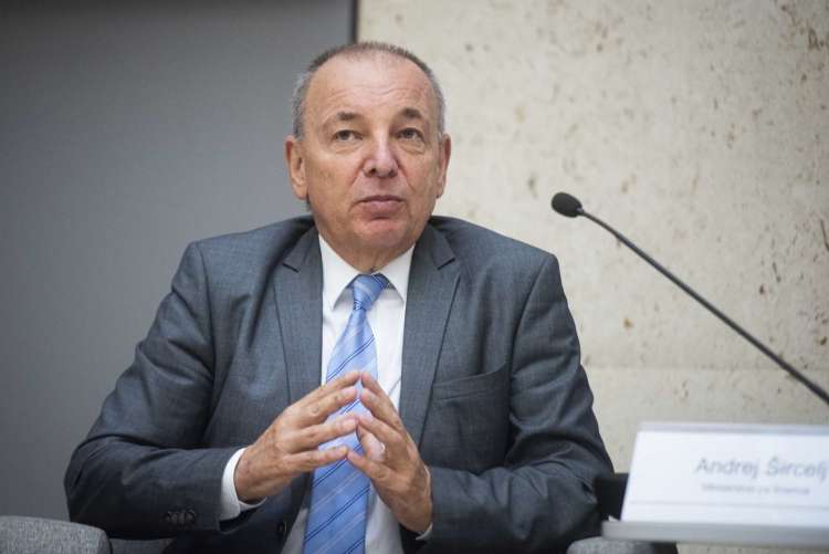 Na ministrstvu za finance pod vodstvom Andreja Širclja so "skrili" javni poziv za novega nadzornika SDH. Nanj se je tako prijavil le izbranec SDS.