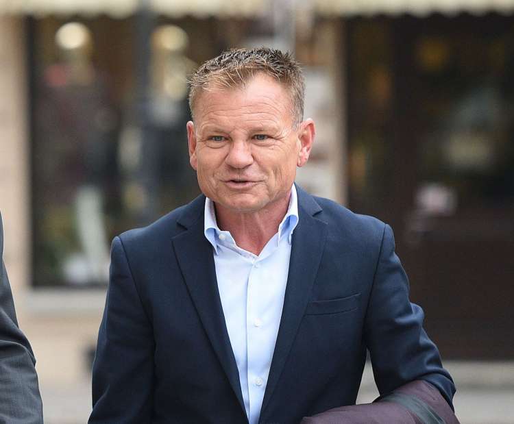 Franci Matoz je od lani predsednik upravnega odbora Družbe za upravljanje terjatev bank (DUTB), bolj znane kot slabe banke. Njegova prijateljica Nina Marin je v tem času postala direktorica Istrabenza in članica uprave Istrabenz Turizma, obeta se ji tudi položaj med nadzorniki Mladinske knjige založbe.