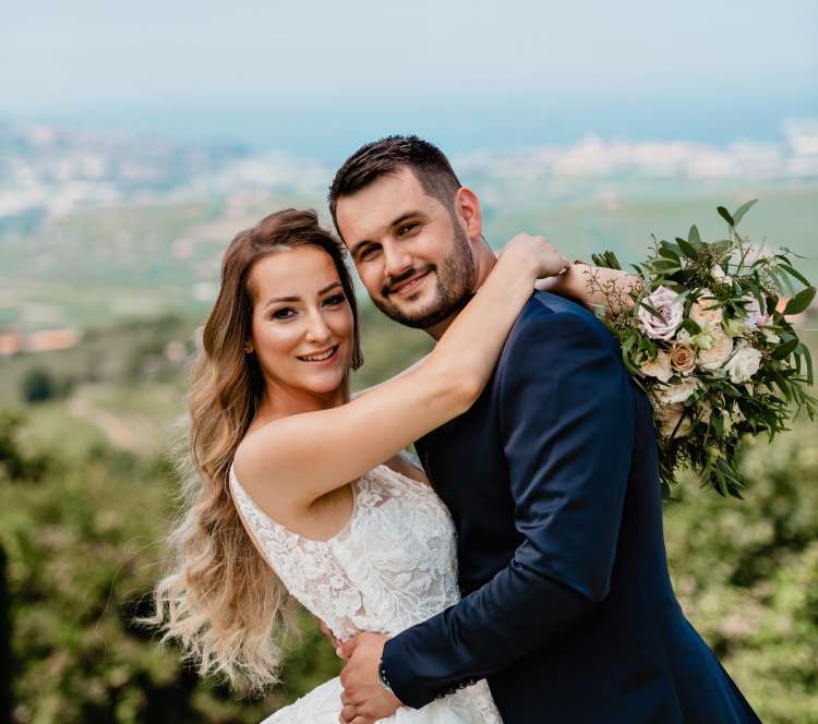 Valentina in Gašper na svoji poroki, septembra 2021.