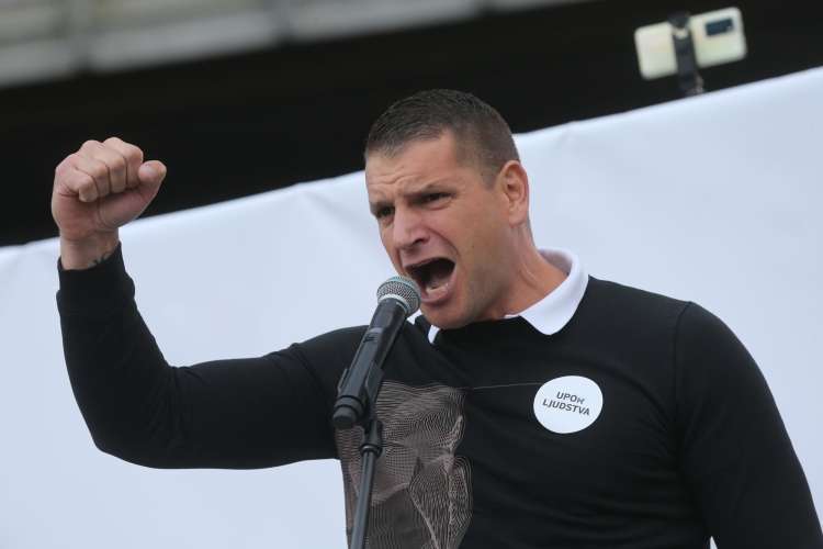 Zoran Stevanovič je za seboj zbral več deset tisoč podpornikov, nasprotnikov vlade Janeza Janša. A bi se lahko zgodilo, da bi bil ravno Stevanović tisti, ki bi Janši po prihodnjih volitvah pomagal sestavljati novo vlado.