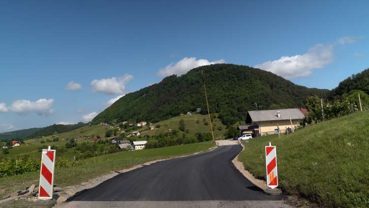 Cestni odsek Poklek-Trnovec.jpg