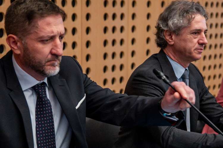 Minister za finance Klemen Boštjančič in premier Robert Golob.