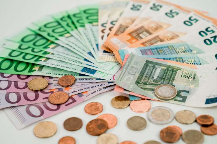 Obogateli so s privatizacijo družbenega, zdaj pa bi vse nas skupaj ožemali še na račun največje naravne katastrofe v zgodovini samostojne Slovenije.