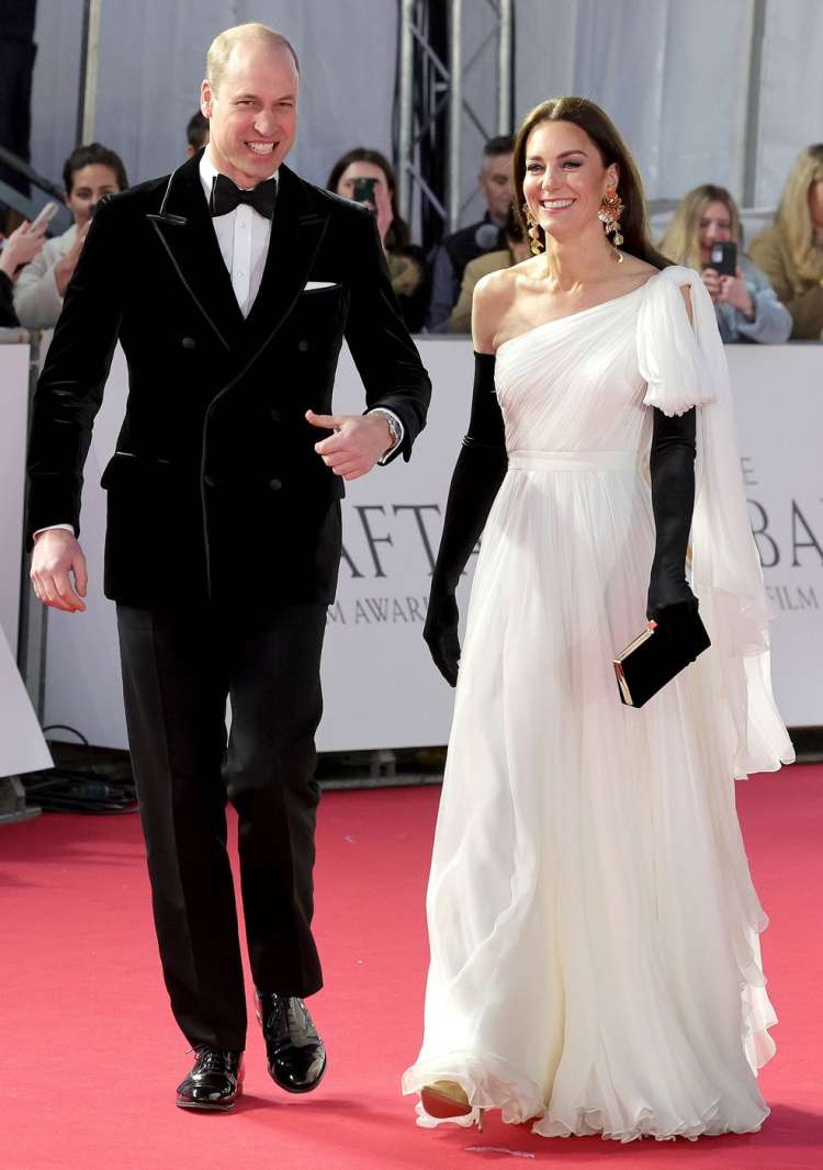 Princ William in Kate Middleton - Vsi komaj čakajo, da se spet skupaj vrneta v javnost ... Nasmejana