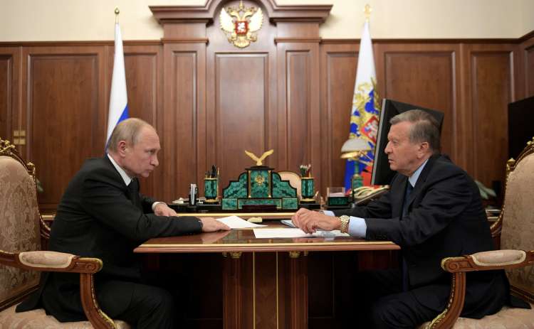 Vladimir Putin je z Viktorjem Zubkovom sodeloval še v času, ko je služboval v Sankt Peterburgu.