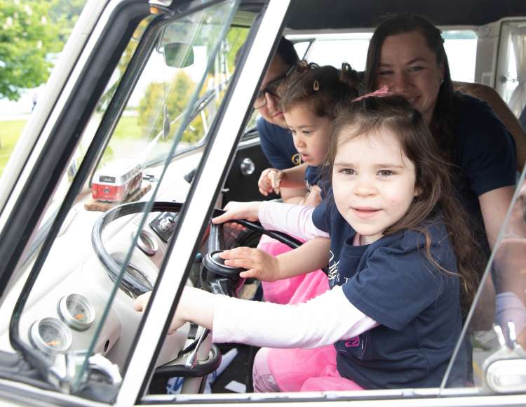 Dobrodelna akcija, Karolina, minibus 2