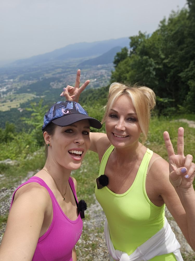 Lea in Saša Lendero Lea in Saša Lendero – Na vrhu sta uživali v čudovitem razgledu.