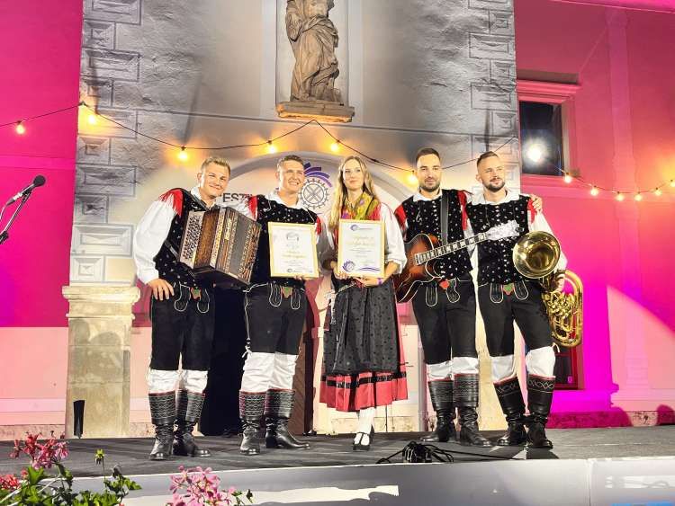 oplotnica-guštni muzikanti.jpeg