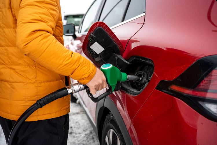 gorivo bencin nafta točenje goriva