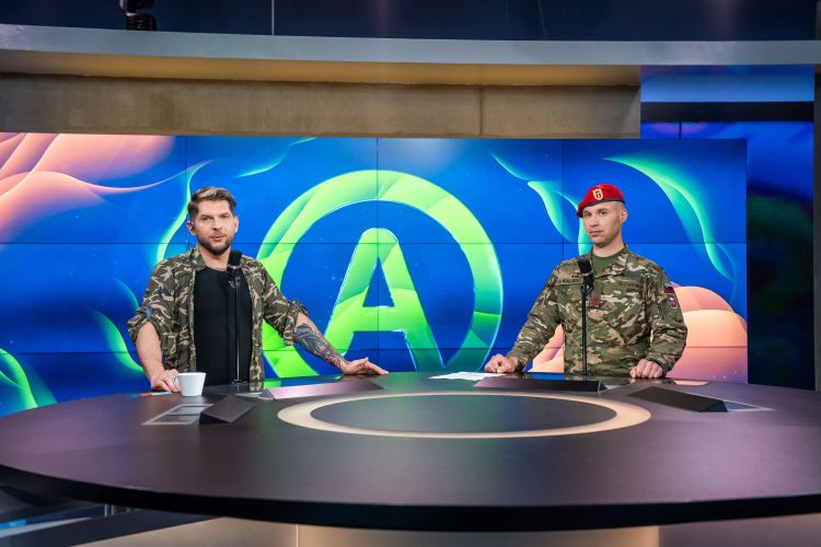 Desetnik Denis je pomagal Klemnu pri vodenju programa. Odlično!