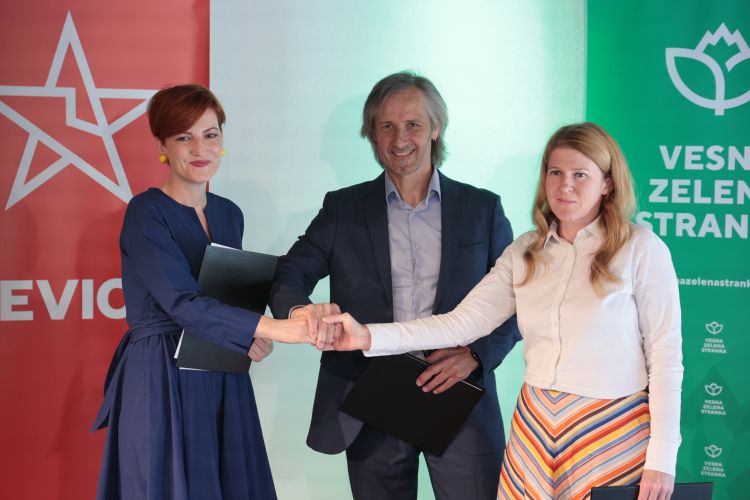 Asta Vrečkot, Uroš Macerl, Urška Zgojznik