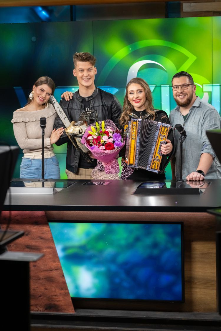 Nika in Jaka v družbi Tjaše Božič in Žiga Tominca.