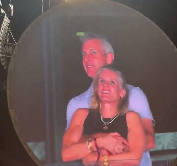 coldplay - Direktor ameriškega tehnološkega podjetja je zaradi razkritja afere izgubil službo