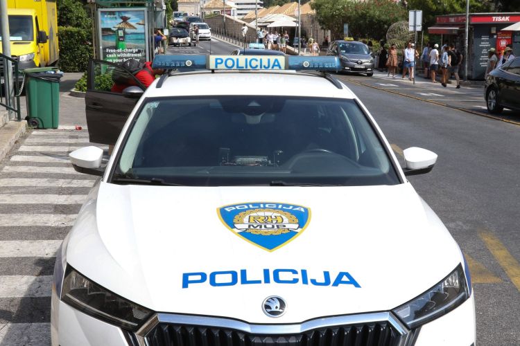 policija avto hrvaska