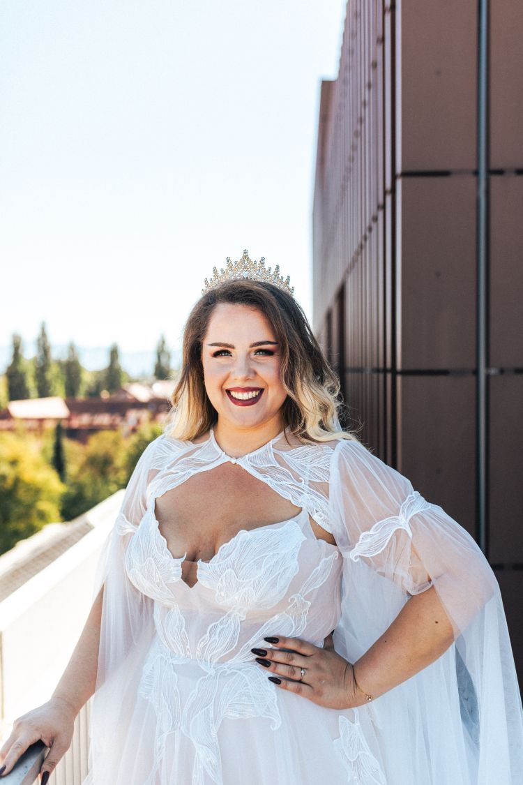 Nasmejana in srečna nevesta!