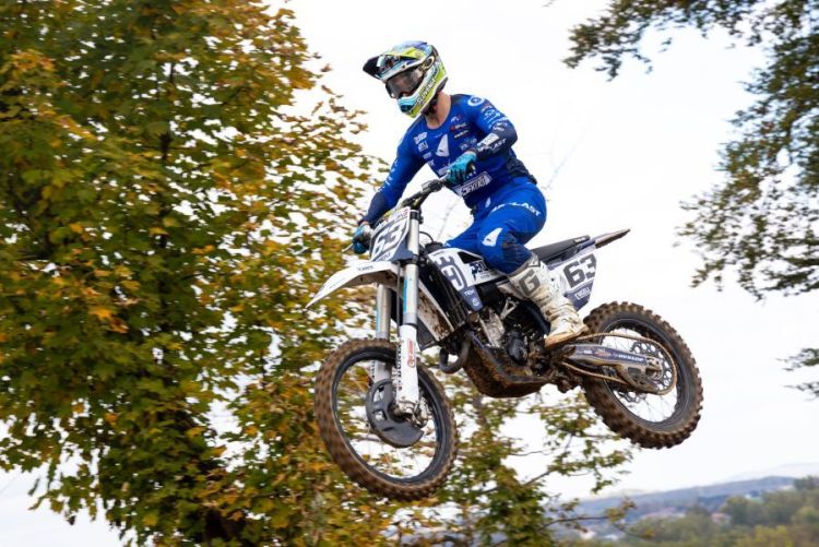 Jaka Peklaj (63) je unovčil reprezentančne izkušnje ter gladko dobil dirko v razredu MX2.jpg