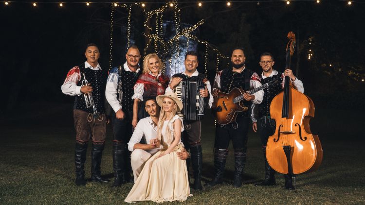 Veseli svatje, Nina Radi in Patrik Janežič