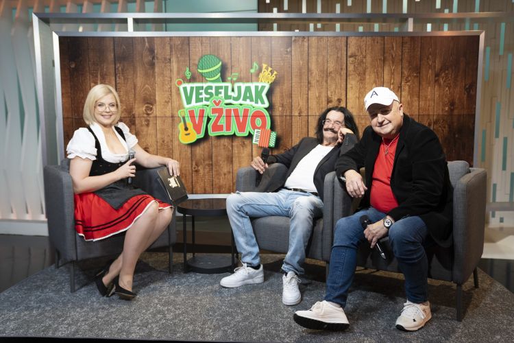 Darja Gajšek v klepetu s Slavkom Kovačičem in Gorazdom Elvičem iz Čudežnih polj.