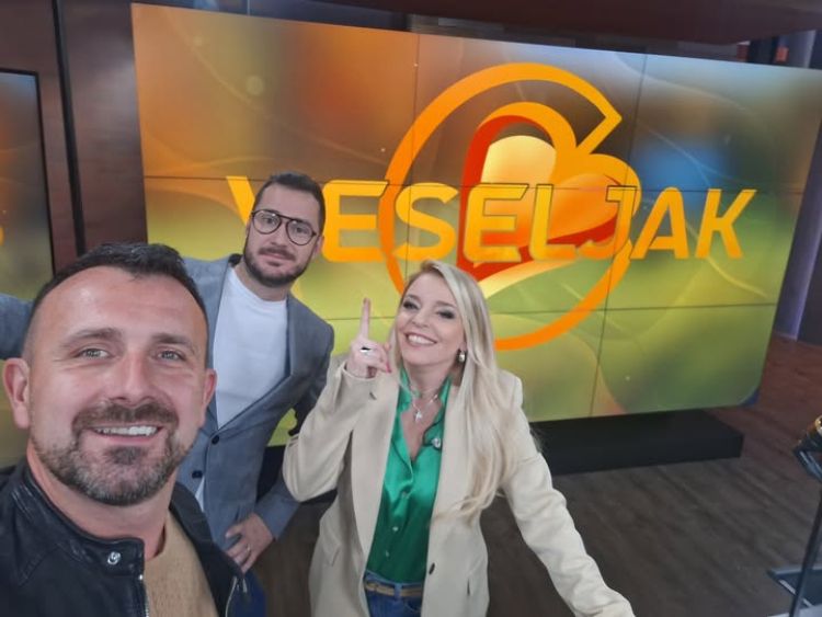 Ljubica in Žiga sta bila navdušena nad obsikom v studiu in nad novvim videspotom Ansambla Aplavz