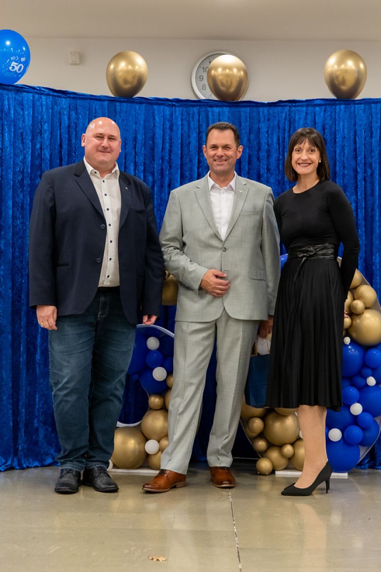 TONI MEŽAN z županom Šoštanja in partnerko Janjo.jpg