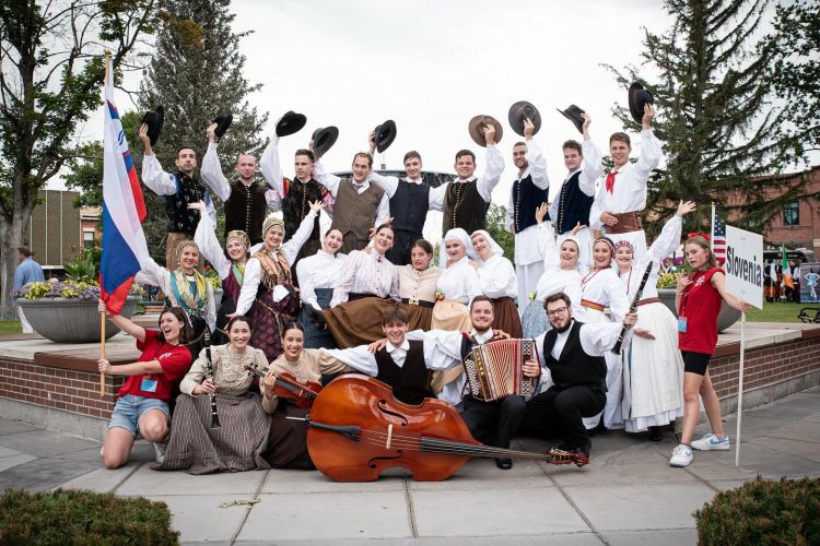 Folklorna skupina 3.jpg