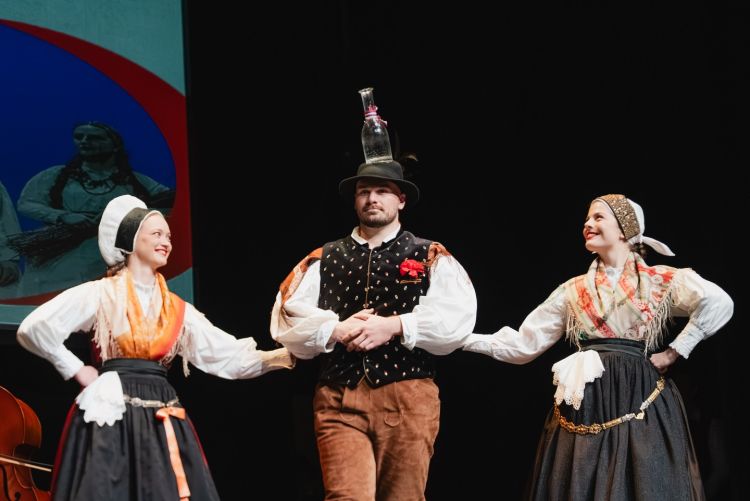Folklora 1 .jpg