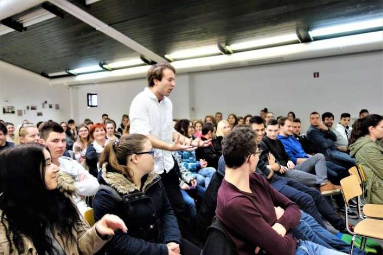 Foto utrinki s predstave Nika Škrleca (Foto: Metka Galič)