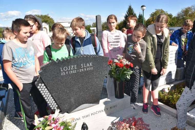 Brez opisa