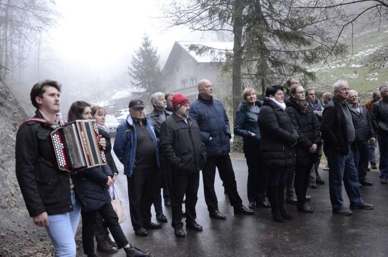 Obnovljen odsek ceste, ki povezuje krško in sevniško občino