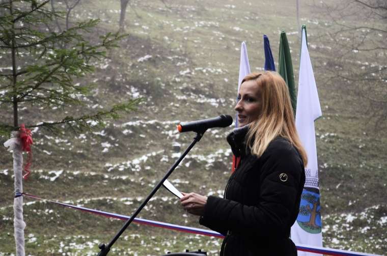 Obnovljen odsek ceste, ki povezuje krško in sevniško občino