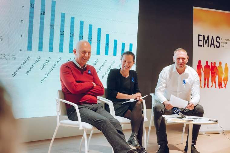 Utrinek iz novinarske konfernce o raziskavi evropskega projekta EMAS.