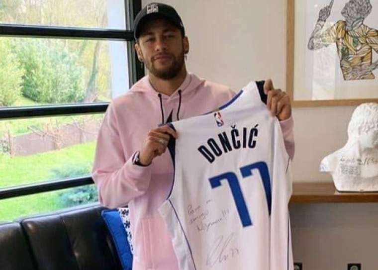 Z dresom Luke Dončića je poziral sam nogometni bog Neymar.