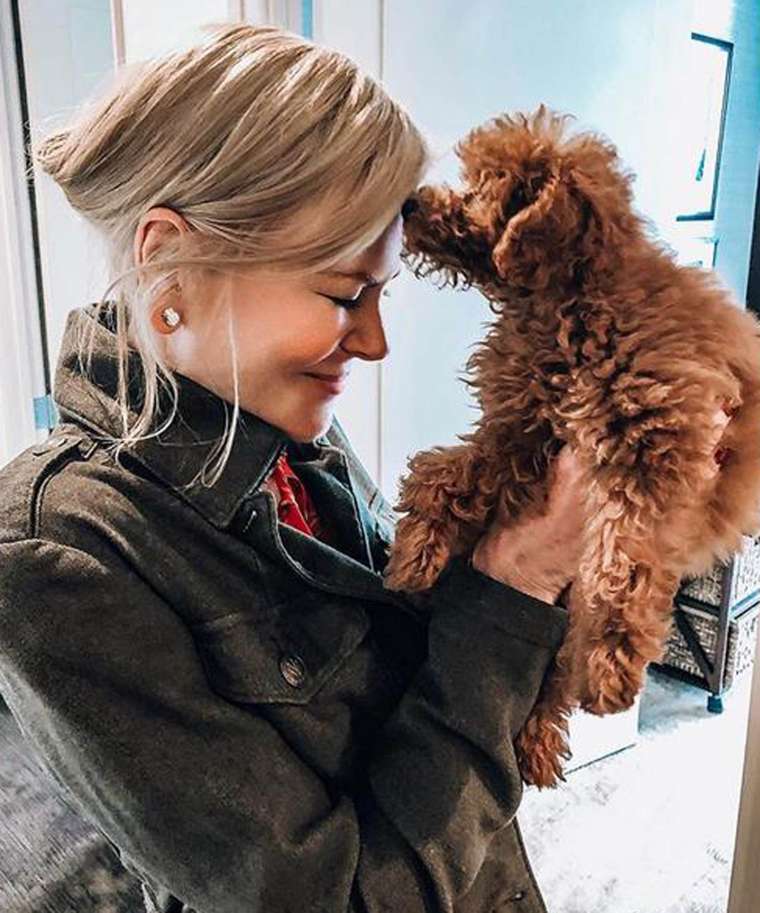 Nicole je navdušena nad svojim prvim psičkom.