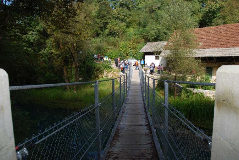 jesenski-pohod-po-učni-kraški-poti-in-odprtje-brvi