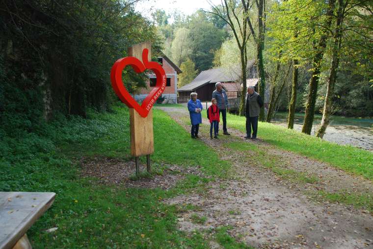 jesenski-pohod-po-učni-kraški-poti-in-odprtje-brvi