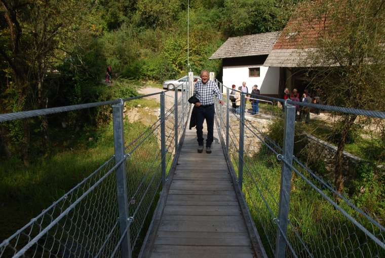 jesenski-pohod-po-učni-kraški-poti-in-odprtje-brvi