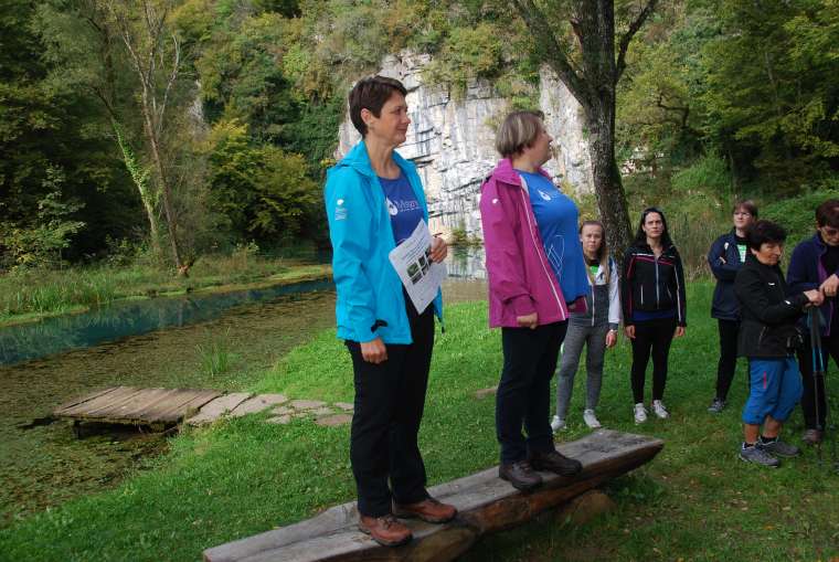 jesenski-pohod-po-učni-kraški-poti-in-odprtje-brvi
