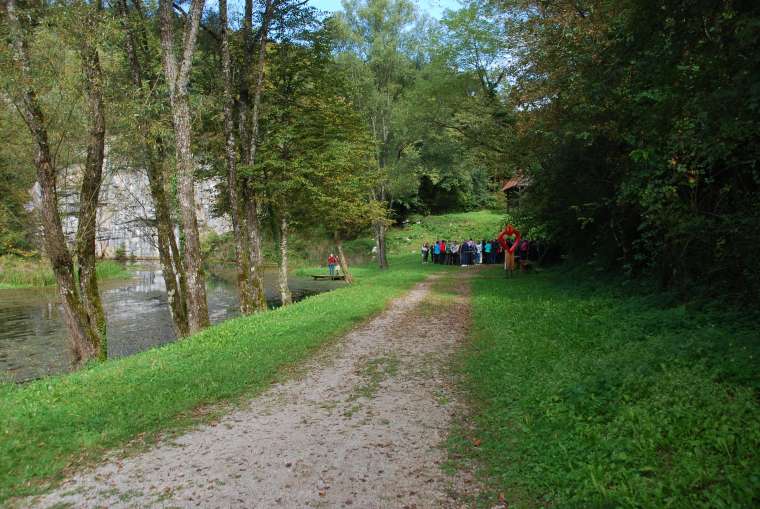 jesenski-pohod-po-učni-kraški-poti-in-odprtje-brvi