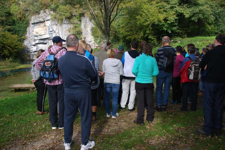 jesenski-pohod-po-učni-kraški-poti-in-odprtje-brvi
