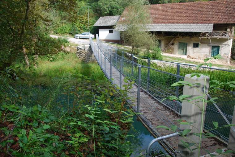 jesenski-pohod-po-učni-kraški-poti-in-odprtje-brvi