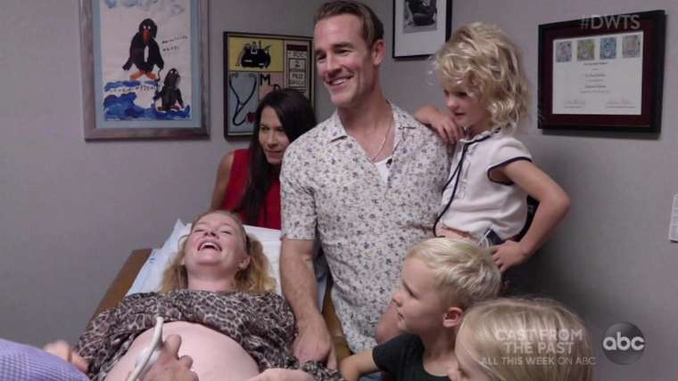 James Van Der Beek z družino na ultrazvoku