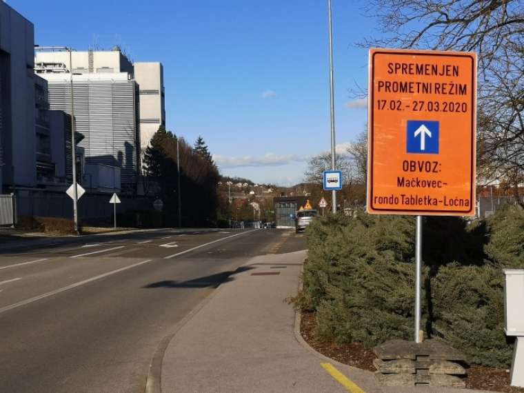 Zapora ceste na Šmarješki cesti