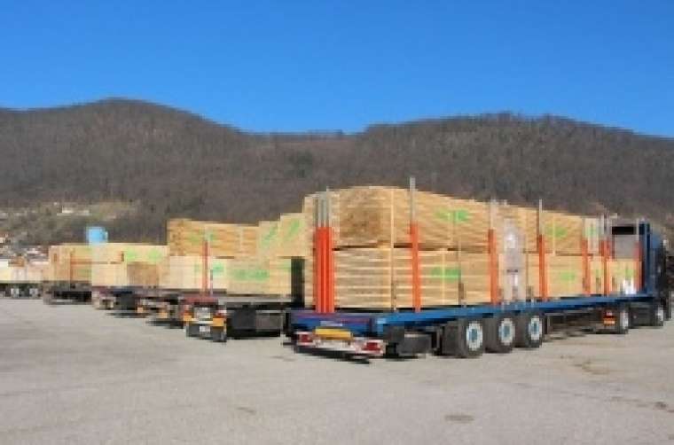 devet tovornjakov lesa