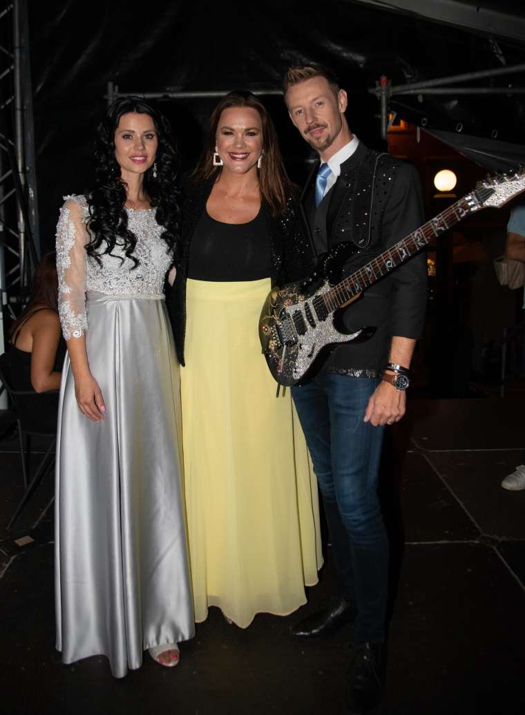 SoulGreg Artist, Nina Bezenšek in Rebeka Dremelj