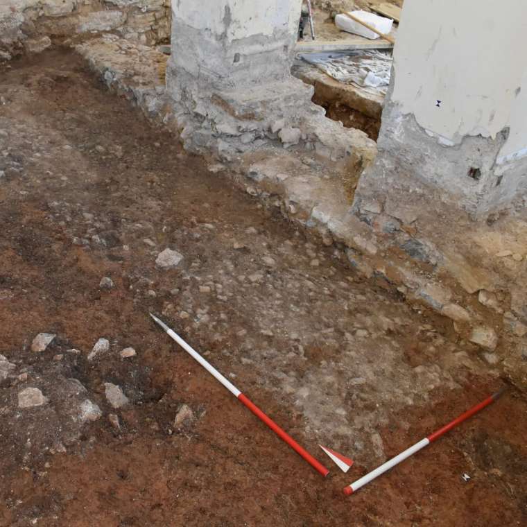 nove-arheološke-najdbe-v-črnomaljskem-gradu