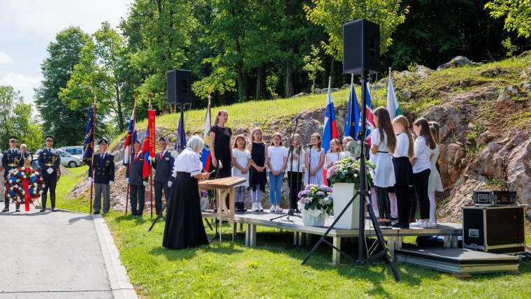 obeležitev, gornje-suhorje