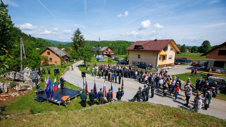 obeležitev, gornje-suhorje