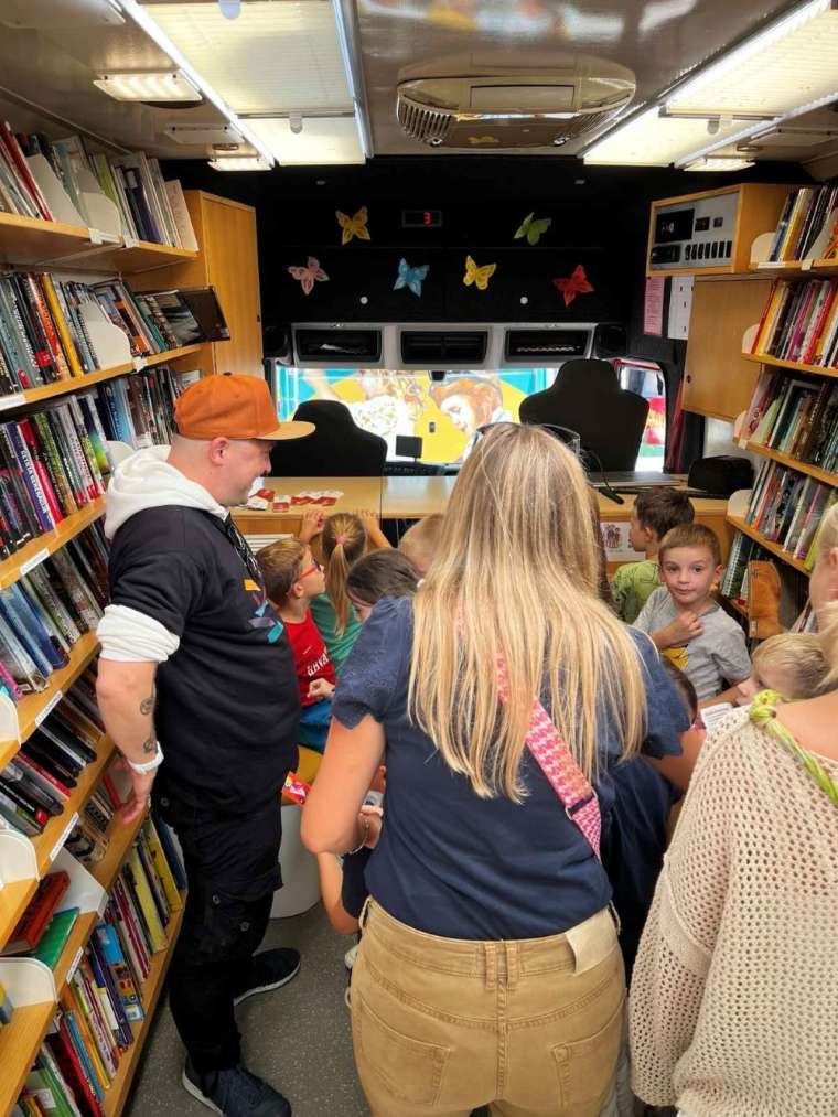 V bibliobusu novomeške knjižnice